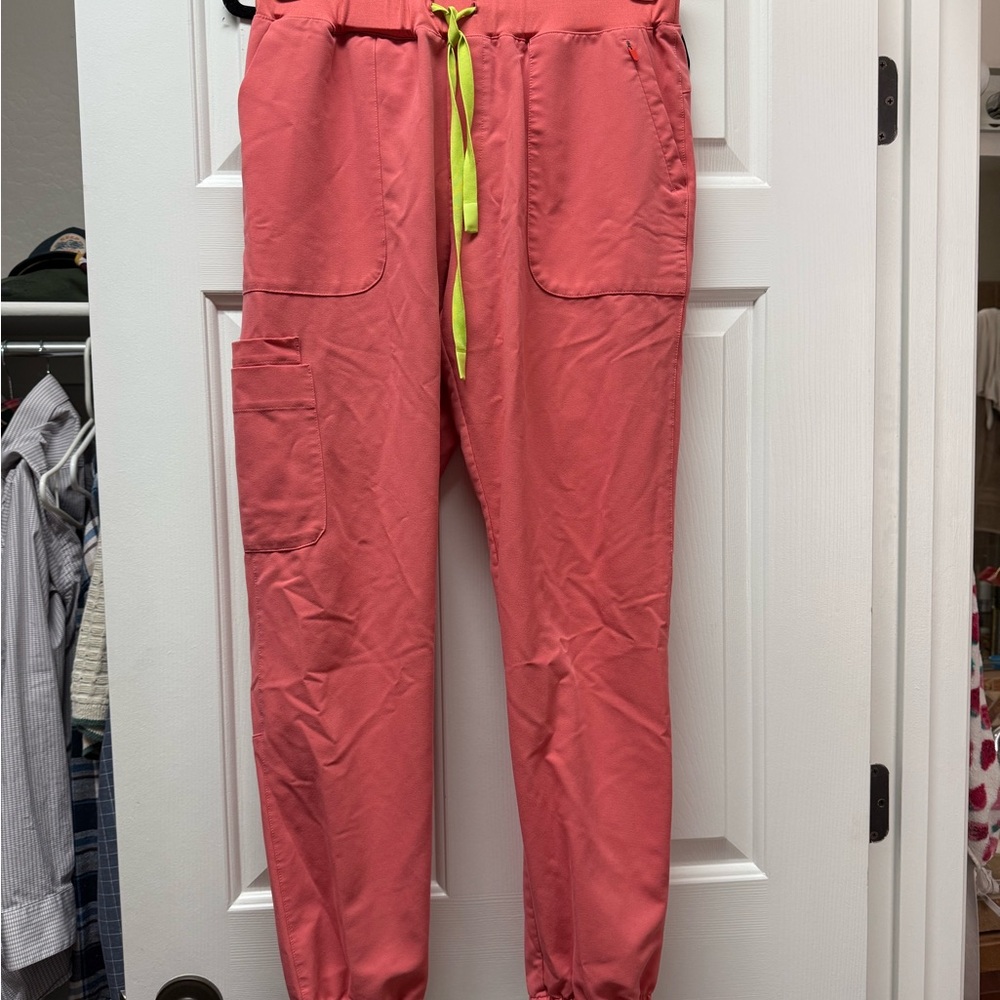 Figs coral Jogger Scrubs